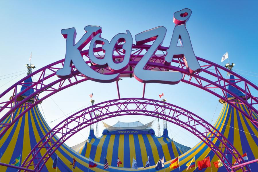 「Kooza」由4月19日起在中環海濱活動空間演出,更會在標誌性黃藍馬戲帳篷裡上演。 「Kooza」由4月19日起在中環海濱活動空間演出,更會在標誌性黃藍馬戲帳篷裡上演。