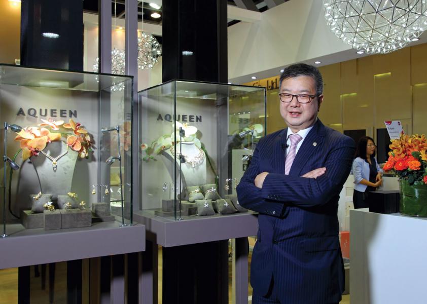 榮昌國際(集團)創辦人及香港珠寶製造業廠商會主席杜源寧。 榮昌國際(集團)創辦人及香港珠寶製造業廠商會主席杜源寧。