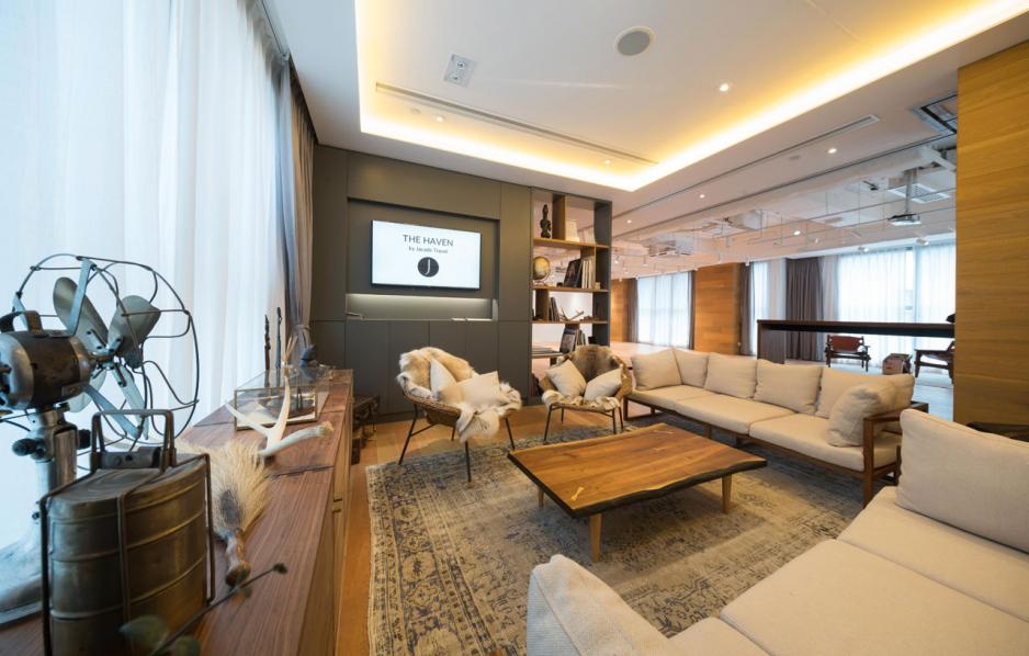 在香港的總部設立Explorer Lounge的貴賓廊。 在香港的總部設立Explorer Lounge的貴賓廊。