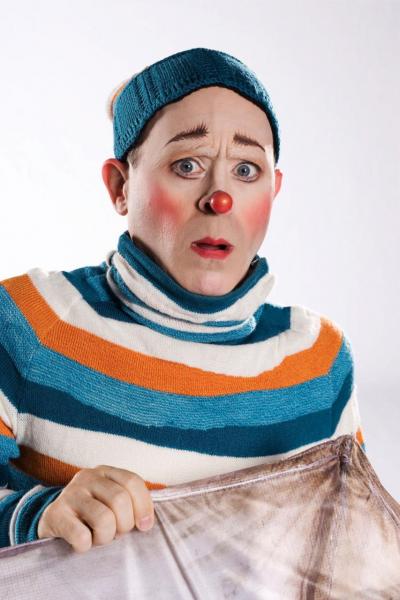 觀眾跟隨著「Kooza」的主角「The Innocent」展開一段奇妙旅程,通過他的眼睛去看整個世界。 觀眾跟隨著「Kooza」的主角「The Innocent」展開一段奇妙旅程,通過他的眼睛去看整個世界。