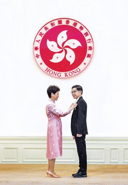 李秀恆2017年獲頒金紫荊星章。 李秀恆2017年獲頒金紫荊星章。