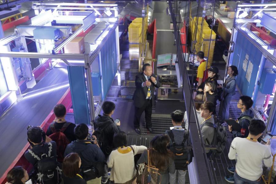 中亞區樞紐中心於擴建後全年總貨運量將提升百分之五十,進一步推動公司的 全球多重樞紐的策略 中亞區樞紐中心於擴建後全年總貨運量將提升百分之五十,進一步推動公司的 全球多重樞紐的策略