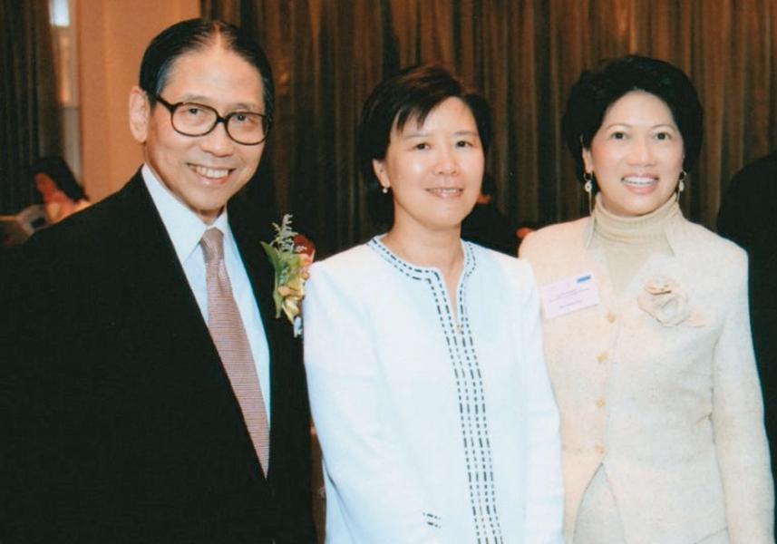 左起:梁智鴻醫生、推薦人葉玉如教授及潘淑嫺。 左起:梁智鴻醫生、推薦人葉玉如教授及潘淑嫺。