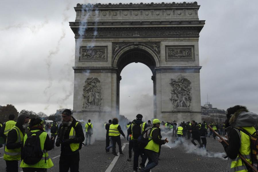 法國「黃背心運動」(Yellow Vest Movement)連續喧騰第五個周末。 法國「黃背心運動」(Yellow Vest Movement)連續喧騰第五個周末。