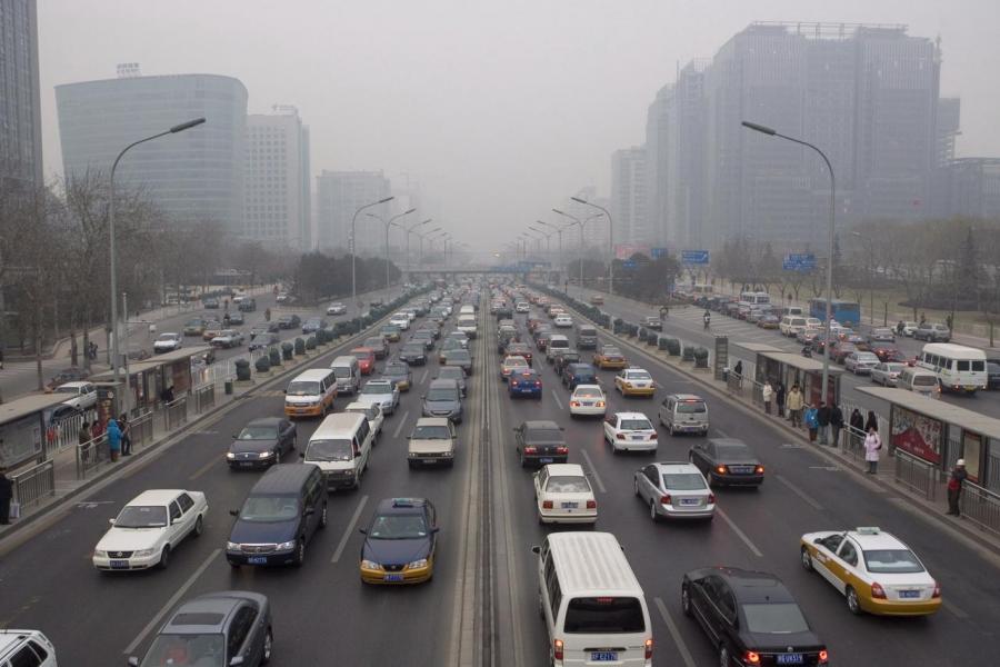 中央正研究停止生產及銷售傳統能源車的時間表,務求加快汽車生產商轉型生產電動車。 中央正研究停止生產及銷售傳統能源車的時間表,務求加快汽車生產商轉型生產電動車。