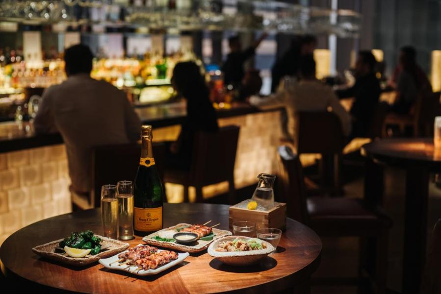 週五夜食將會延續Zuma的夜食派對,以新鮮即製的日式料理、頂級美酒配以高雅型格的環境。 週五夜食將會延續Zuma的夜食派對,以新鮮即製的日式料理、頂級美酒配以高雅型格的環境。