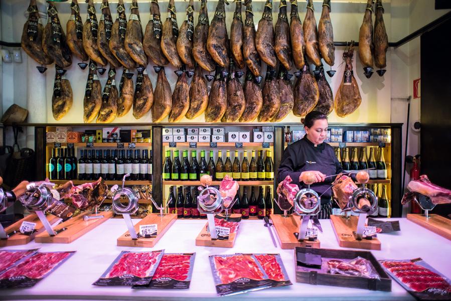Reserva Iberica是巴塞羅那著名的風乾火腿店,都賣百分百的伊比利亞黑色豬火腿。 Reserva Iberica是巴塞羅那著名的風乾火腿店,都賣百分百的伊比利亞黑色豬火腿。