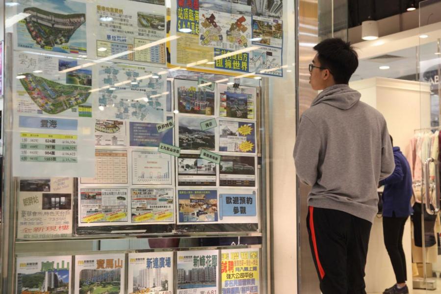 市場人士認為現時樓價已非一般小市民能負擔的水平。 市場人士認為現時樓價已非一般小市民能負擔的水平。
