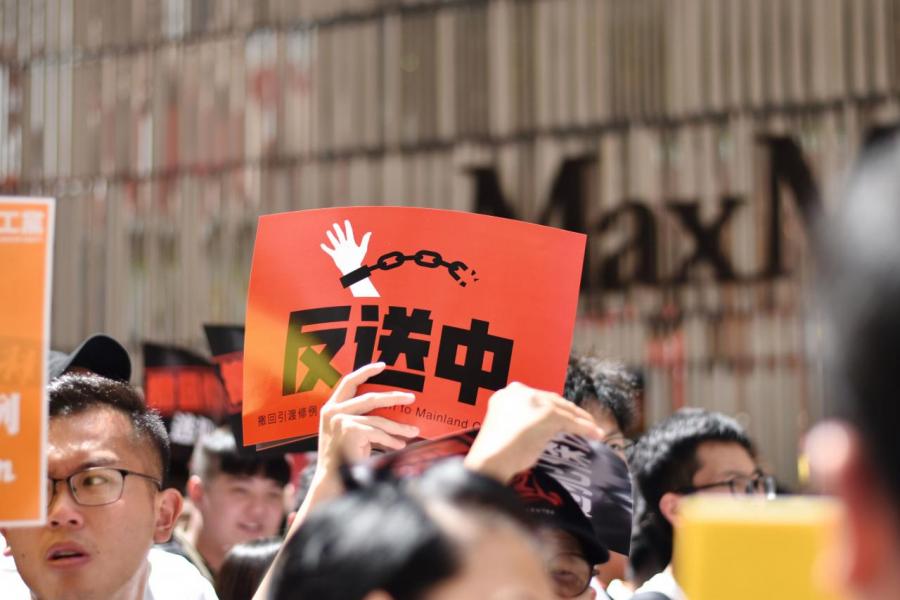 林鄭硬推的「逃犯條例」修訂引起大量市民反感。 林鄭硬推的「逃犯條例」修訂引起大量市民反感。