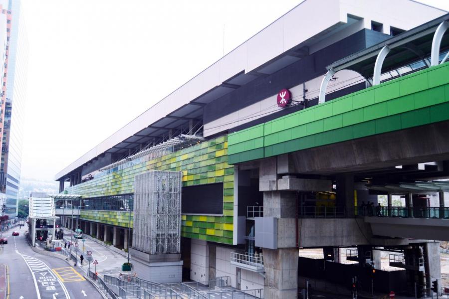 黃竹坑一帶在南港島線於2016年12月通車後,該區商廈空置率由23.8%下降至8.1%。 黃竹坑一帶在南港島線於2016年12月通車後,該區商廈空置率由23.8%下降至8.1%。