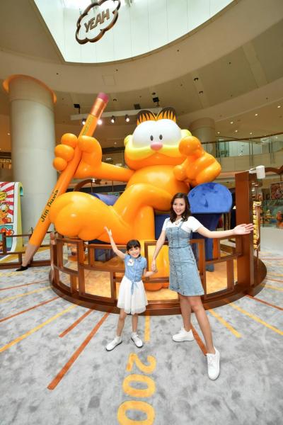 5米高的巨型加菲貓成為了全場焦點。 5米高的巨型加菲貓成為了全場焦點。
