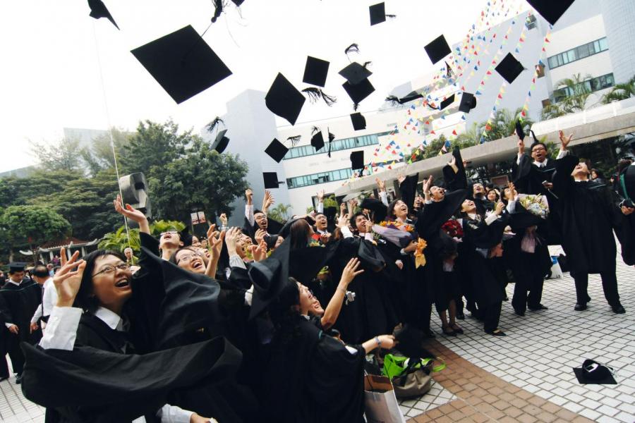 去年全港約有121.7萬自置業主,無須借貸或按揭供款的25歲以下業主人數達到5,555人。 去年全港約有121.7萬自置業主,無須借貸或按揭供款的25歲以下業主人數達到5,555人。