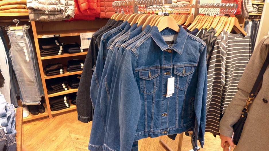 開發環保牛仔褲是UNIQLO的宗旨,從設計、布料、剪裁到穿著時的感覺都一絲不苟,希望製造既舒 開發環保牛仔褲是UNIQLO的宗旨,從設計、布料、剪裁到穿著時的感覺都一絲不苟,希望製造既舒
