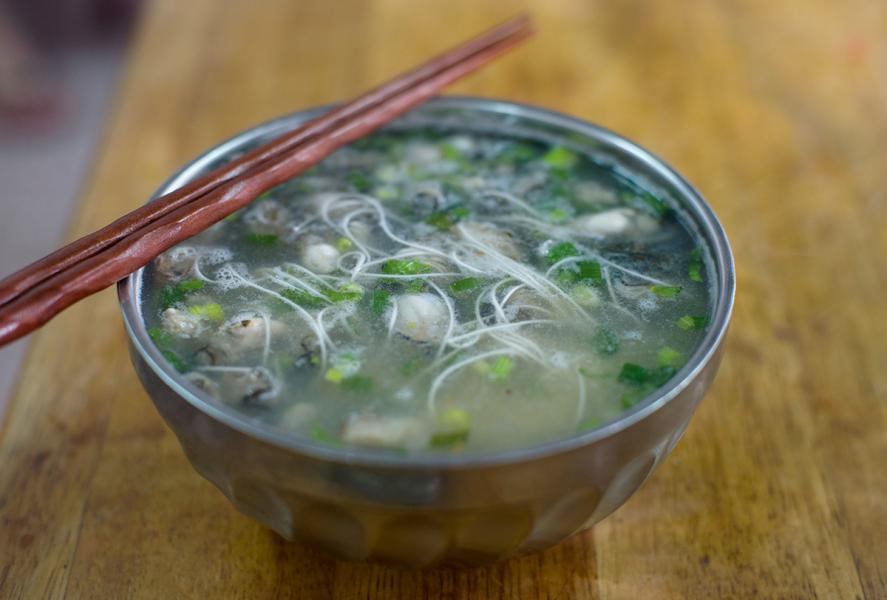 巧味香小吃店蚵仔麵線是個人推介。 巧味香小吃店蚵仔麵線是個人推介。