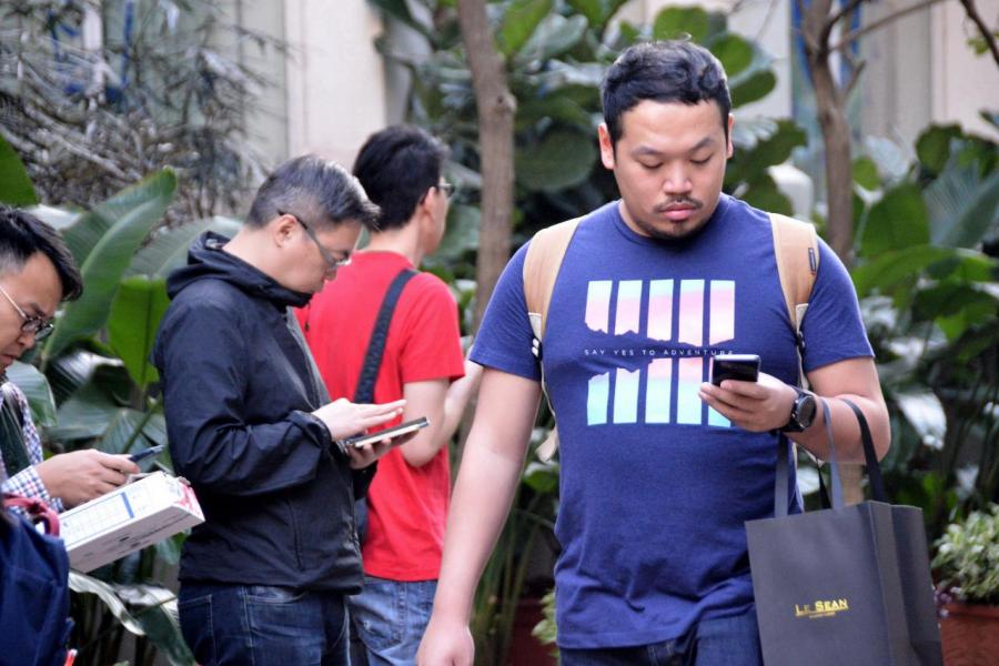 智能手機的普及促使保險業提升科技含量。 智能手機的普及促使保險業提升科技含量。