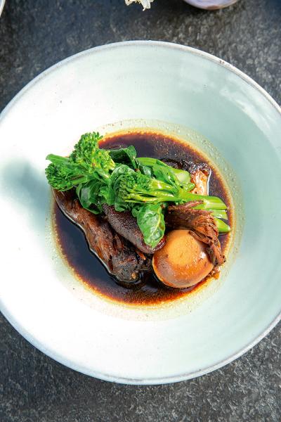 Braised pork with Chinese broccoli and five spice eggs(按時令或會變更) Braised pork with Chinese broccoli and five spice eggs(按時令或會變更)