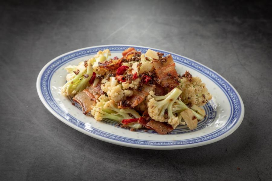熗炒青城臘肉菜花 熗炒青城臘肉菜花