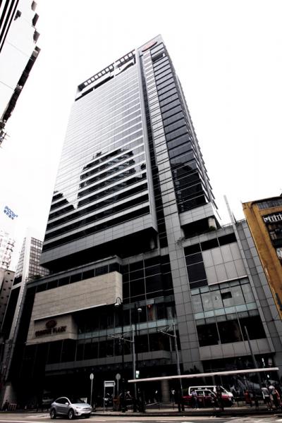 開業僅8年的銅鑼灣皇冠假日酒店,改建為商廈。 開業僅8年的銅鑼灣皇冠假日酒店,改建為商廈。