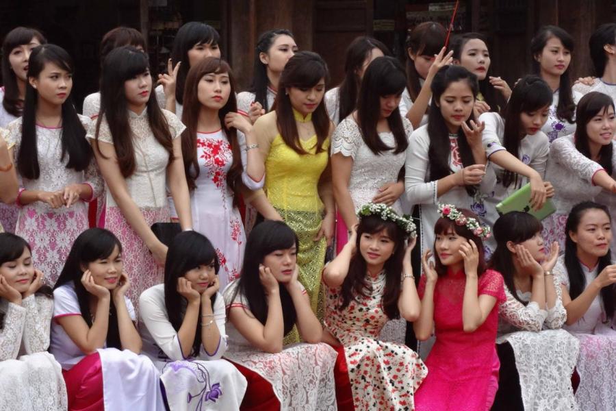 去年越南的人口總數達9,370萬,平均年齡不到30歲。 去年越南的人口總數達9,370萬,平均年齡不到30歲。