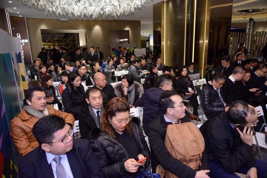 超過三成的一手豪宅成交來自內地客。 超過三成的一手豪宅成交來自內地客。