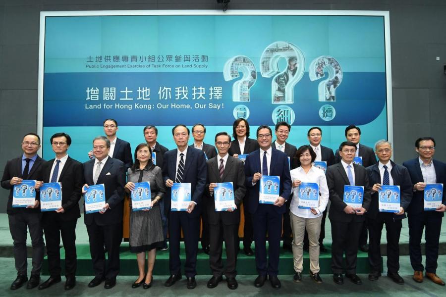 土地供應專責小組正式向政府提交報告,並建議優先推行8個土地選項。 土地供應專責小組正式向政府提交報告,並建議優先推行8個土地選項。