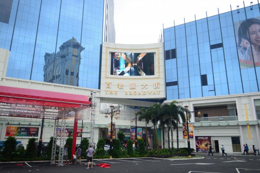 澳門百老匯是以街頭娛樂和及美食為主的渡假城,預計未來將會是銀娛的盈利增長亮點。 澳門百老匯是以街頭娛樂和及美食為主的渡假城,預計未來將會是銀娛的盈利增長亮點。