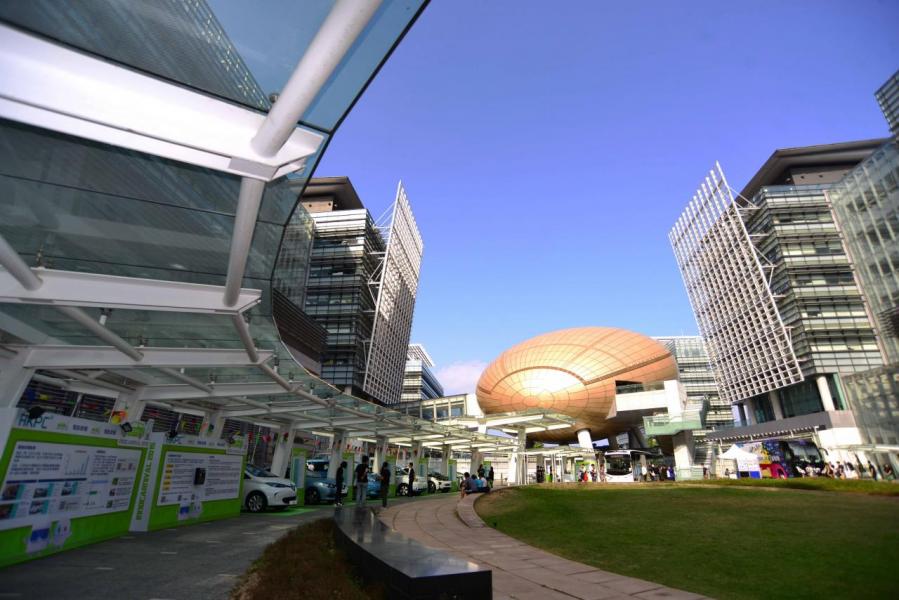 報告提出在科學園旁邊設立「創新斗室」人才公寓,預計在二○二○年落成。 報告提出在科學園旁邊設立「創新斗室」人才公寓,預計在二○二○年落成。