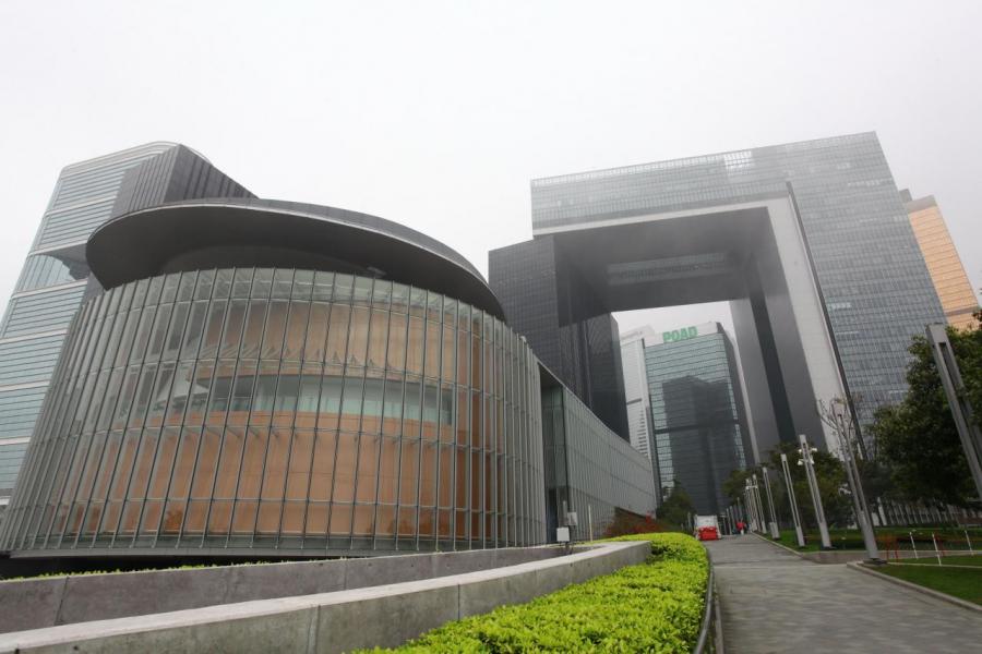 政府將增撥款項在部分政府建築物、場地及社區設施等安裝可再生能源設施。 政府將增撥款項在部分政府建築物、場地及社區設施等安裝可再生能源設施。