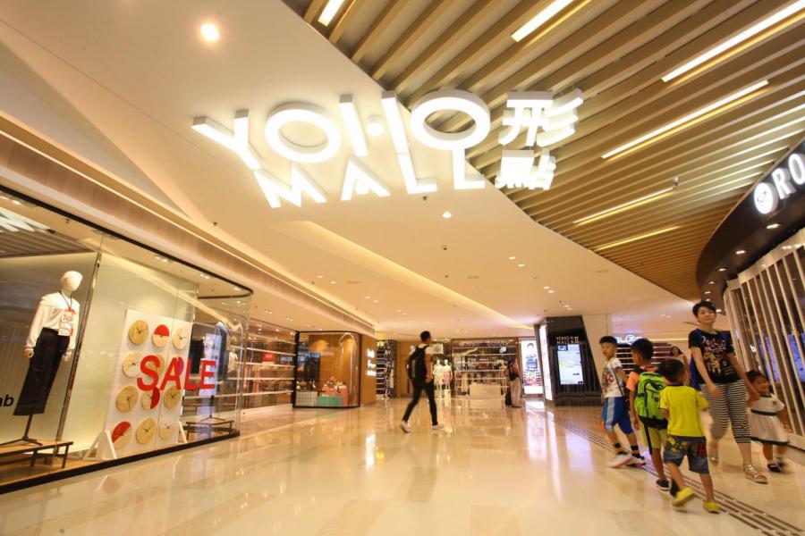 住戶可乘接駁車到附近的YOHO MALL消閒娛樂。 住戶可乘接駁車到附近的YOHO MALL消閒娛樂。