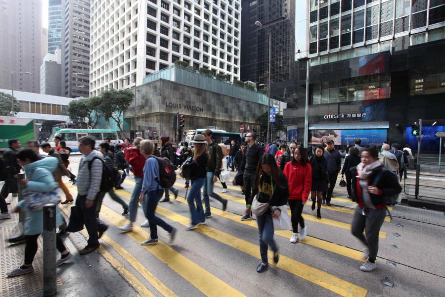 香港去年向新加坡抄橋減稅,希望增加競爭力。 香港去年向新加坡抄橋減稅,希望增加競爭力。