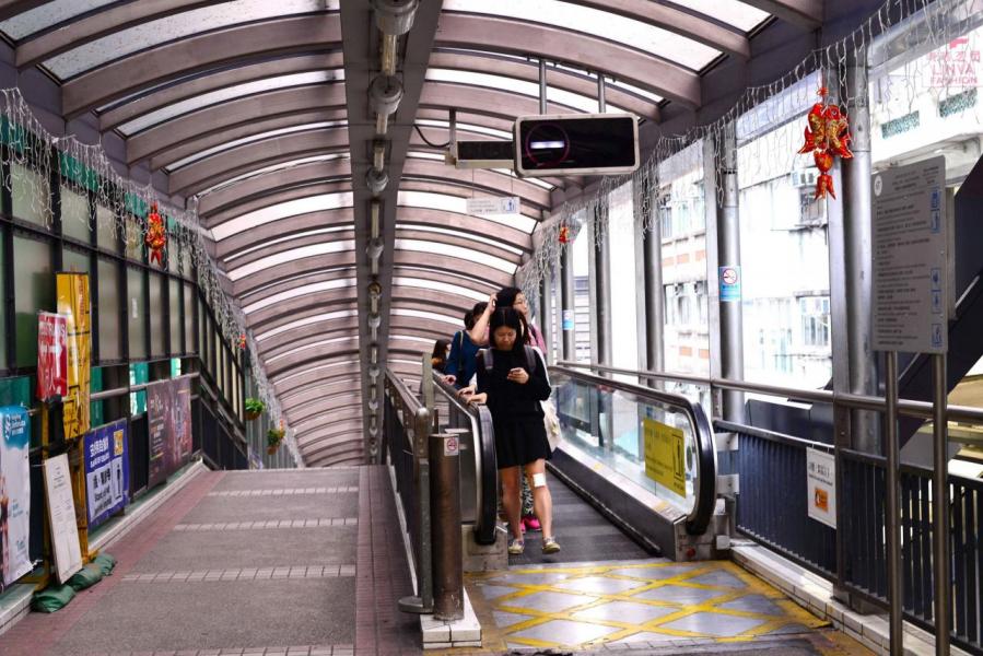 項目鄰近半山扶手電梯及卑利街一帶。 項目鄰近半山扶手電梯及卑利街一帶。
