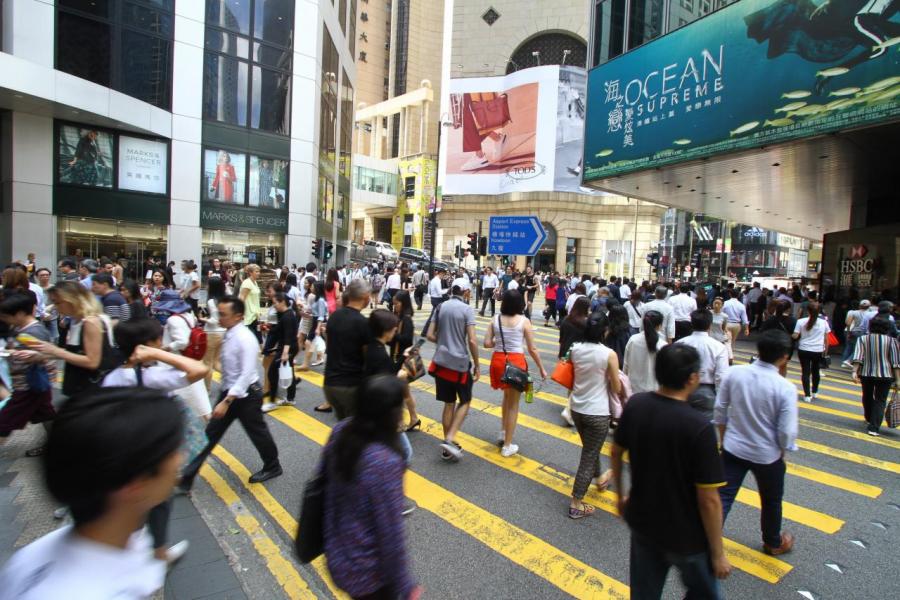 綠色改革過程所需的成本不少,因此大型企業在推動環保上較有動力,相對而言,中小企則較輸蝕。 綠色改革過程所需的成本不少,因此大型企業在推動環保上較有動力,相對而言,中小企則較輸蝕。