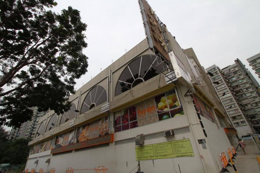 項目毗鄰的豪景花園設有小型商場,提供基本生活所需用品。 項目毗鄰的豪景花園設有小型商場,提供基本生活所需用品。