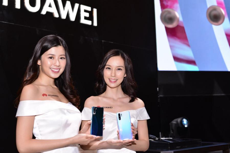 在海外市場來說,Google的授權取消,將嚴重打擊華為手機在國際上的競爭力。 在海外市場來說,Google的授權取消,將嚴重打擊華為手機在國際上的競爭力。
