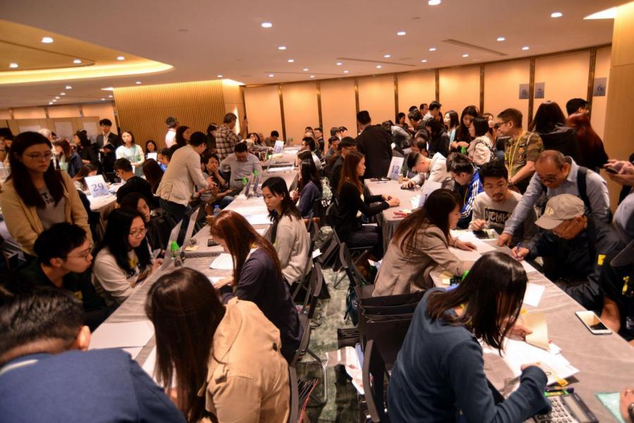 發展商把握時機搶先推盤,目前一手市場更爆出4盤混戰,市場氣氛頓時熾熱起來。 發展商把握時機搶先推盤,目前一手市場更爆出4盤混戰,市場氣氛頓時熾熱起來。
