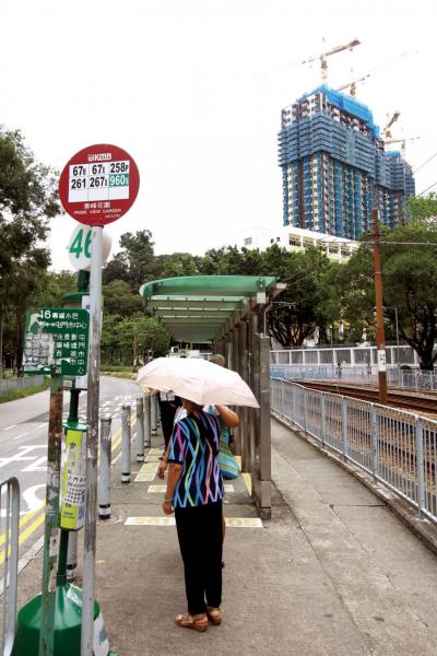 屋苑鄰近有學校及公園,更有巴士及小巴站,交通方便。 屋苑鄰近有學校及公園,更有巴士及小巴站,交通方便。