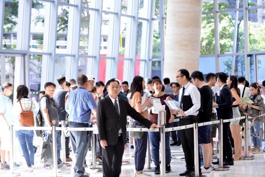 上半年一手私人住宅錄得12,277宗,按半年度升56.1%。 上半年一手私人住宅錄得12,277宗,按半年度升56.1%。