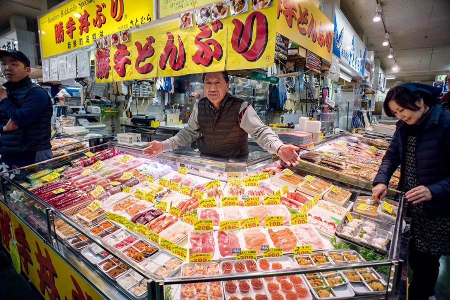 釧路和商市場的勝手丼,是遊客必嘗的名物。 釧路和商市場的勝手丼,是遊客必嘗的名物。