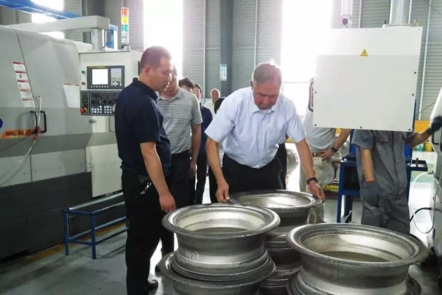 天氣炎熱,鎂錠生產廠家陸續檢修,鎂錠市場出現一貨難求,不少工廠暫停報價,鎂市場價格持續上漲。 天氣炎熱,鎂錠生產廠家陸續檢修,鎂錠市場出現一貨難求,不少工廠暫停報價,鎂市場價格持續上漲。