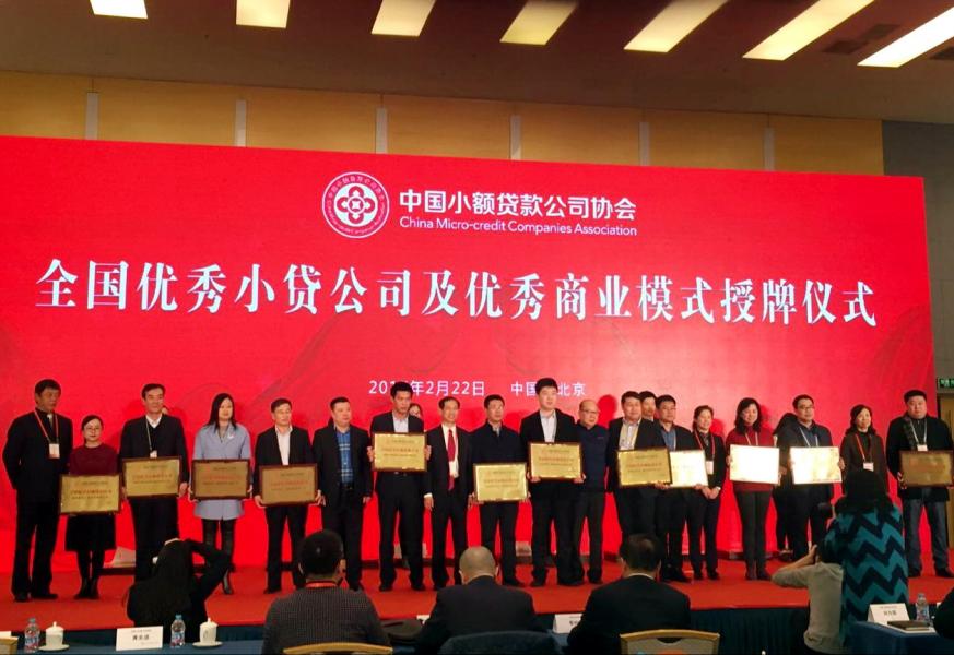 十一月政府叫停後,小貸牌已炒至五千萬元,之後更一度炒上逾億元。 十一月政府叫停後,小貸牌已炒至五千萬元,之後更一度炒上逾億元。