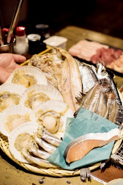 炉ばた煉瓦是釧路有名的爐端燒店,以不同海鮮放在爐上烤,非常惹味。 炉ばた煉瓦是釧路有名的爐端燒店,以不同海鮮放在爐上烤,非常惹味。