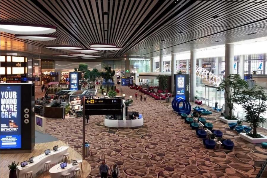 新加坡政府批授的合約價值持續上升,有關項目包括樟宜機場、跨島線及克蘭芝路。 新加坡政府批授的合約價值持續上升,有關項目包括樟宜機場、跨島線及克蘭芝路。