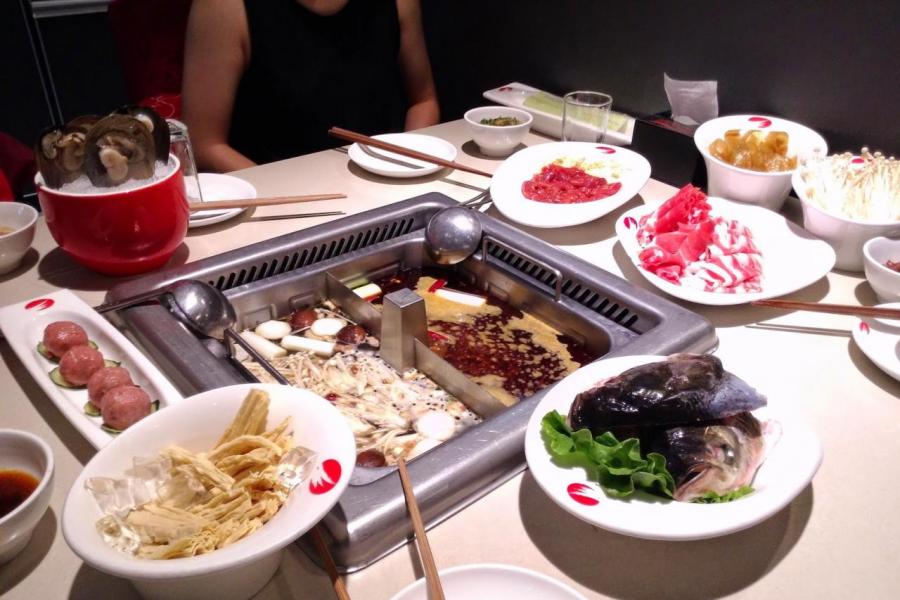 根據2018年中國餐飲業年報編制的資料,火鍋店的毛利率可高達49.55%。 根據2018年中國餐飲業年報編制的資料,火鍋店的毛利率可高達49.55%。