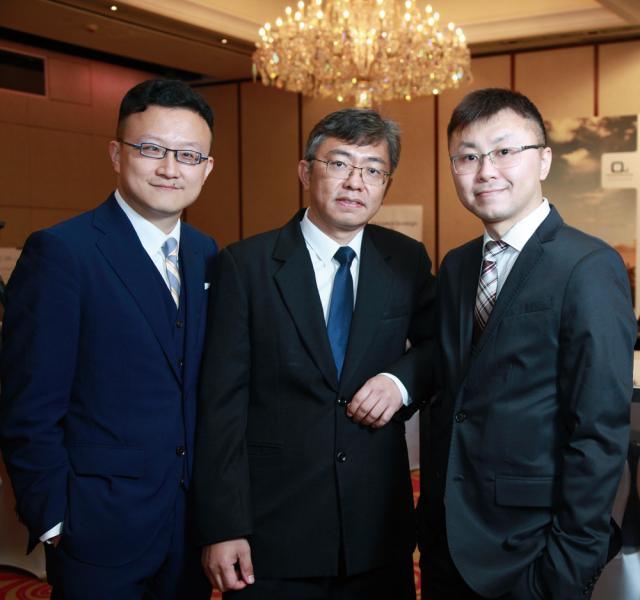 左起:弘海策略執行董事陳海辰、完美金鷹 (PED) 董事林松藝及弘海策略執行董事彭家強。 左起:弘海策略執行董事陳海辰、完美金鷹 (PED) 董事林松藝及弘海策略執行董事彭家強。