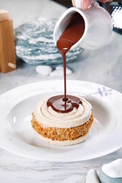 Mr. Rech:hazelnut ice cream and chocolate sauce:以香甜的榛子雪糕搭配口感幼滑的朱古力醬,可可迷必定會愛上。 Mr. Rech:hazelnut ice cream and chocolate sauce:以香甜的榛子雪糕搭配口感幼滑的朱古力醬,可可迷必定會愛上。