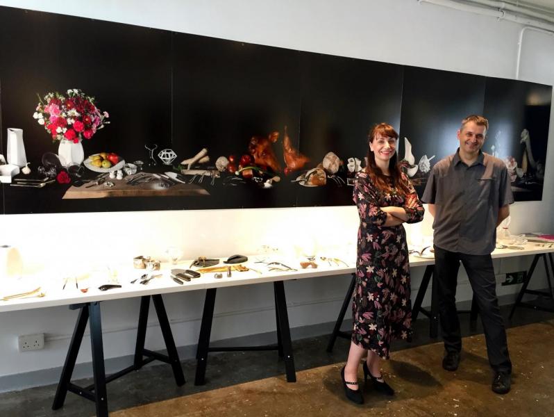 來自Gdansk Academy of Fine Art格但斯克藝術學院的 Prof Slawomir Fijalkowski (右)及Dr Marta Flisykowska(左),於日前為文化節帶來波蘭共20位設計師的50件展品。 來自Gdansk Academy of Fine Art格但斯克藝術學院的 Prof Slawomir Fijalkowski (右)及Dr Marta Flisykowska(左),於日前為文化節帶來波蘭共20位設計師的50件展品。