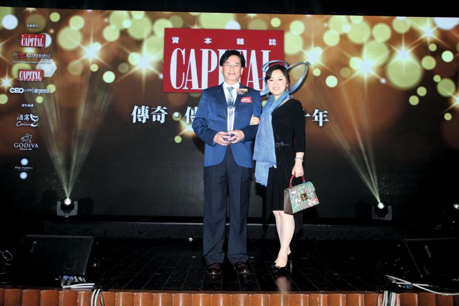 李錦堂伉儷榮獲《資本雜誌》頒發「CEO of the year 2017」大獎。 李錦堂伉儷榮獲《資本雜誌》頒發「CEO of the year 2017」大獎。