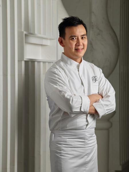 來自新加坡的總廚Edward大有來頭,曾獲英國《Restaurant》雜誌選為十大最具創意廚師之一。 來自新加坡的總廚Edward大有來頭,曾獲英國《Restaurant》雜誌選為十大最具創意廚師之一。