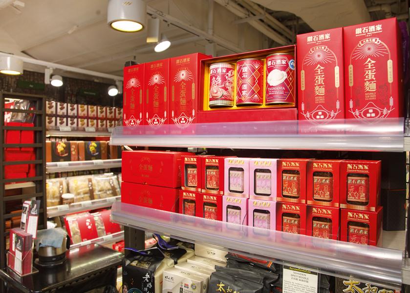 位於銅鑼灣City’Super內貨架上展示的鑽石酒家產品。 位於銅鑼灣City’Super內貨架上展示的鑽石酒家產品。