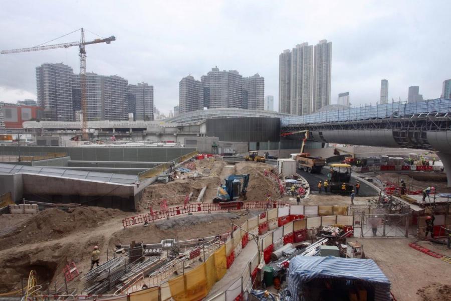 市場料港深廣高鐵西九總站上蓋項目地皮總值高達791億至1,424億元。 市場料港深廣高鐵西九總站上蓋項目地皮總值高達791億至1,424億元。